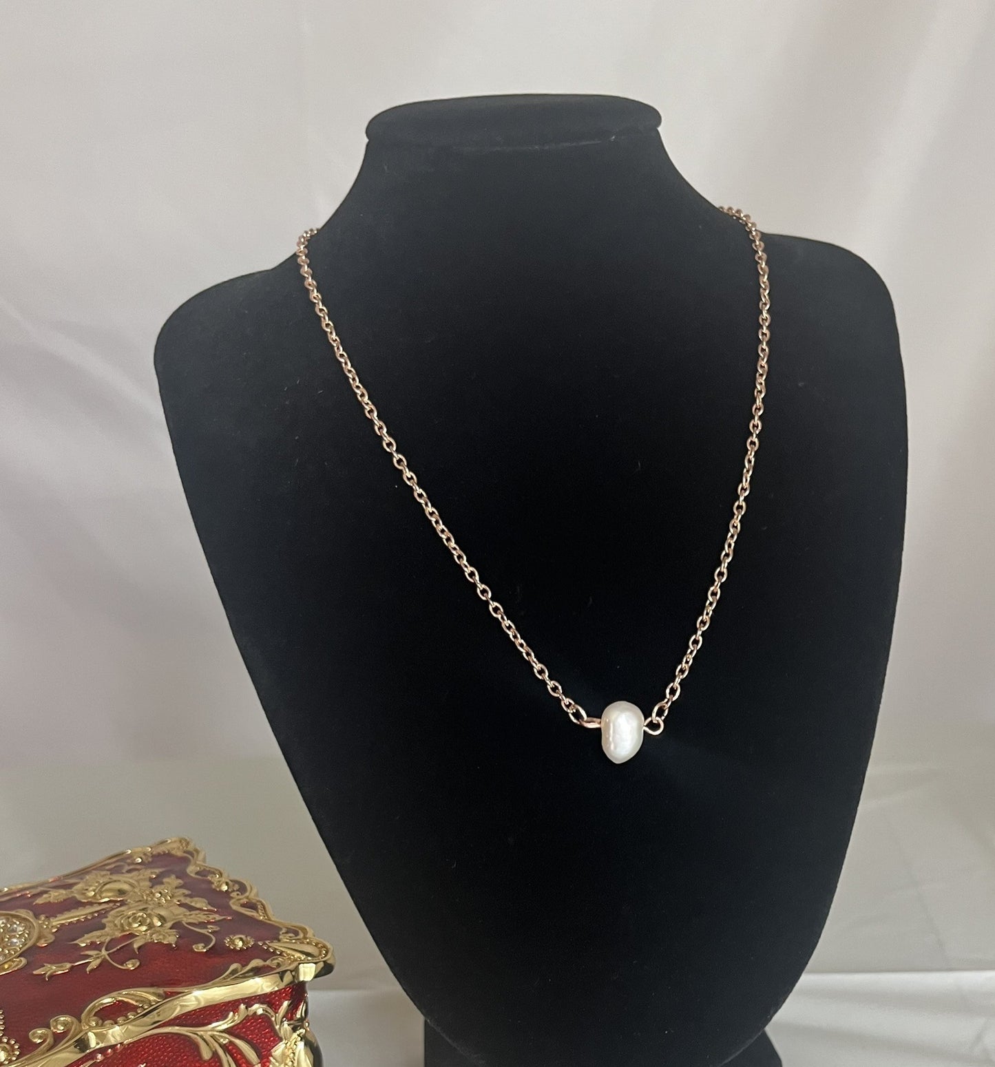 Luna Single-Pearl Choker